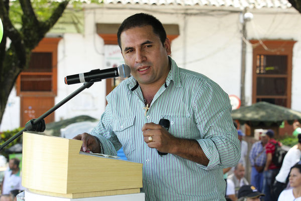 Inauguración del gas natural en Frontino
Inauguración del gas natural en Frontino
Fecha: Marzo 14 de 2014
Para descargar esta fotografía en alta resolución, haga clic sobre la imagen hasta que la misma se despliegue en la pantalla completa; luego dé clic derecho y elija la opción "guardar imagen como". 
En caso de publicación por cualquier medio, solicitamos acompañarla del crédito: "Foto EPM"
Palabras clave: Inauguración gas natural Frontino