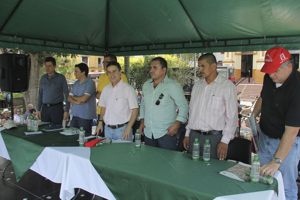Inauguración del gas natural en Frontino
Inauguración del gas natural en Frontino
Fecha: Marzo 14 de 2014
Para descargar esta fotografía en alta resolución, haga clic sobre la imagen hasta que la misma se despliegue en la pantalla completa; luego dé clic derecho y elija la opción "guardar imagen como". 
En caso de publicación por cualquier medio, solicitamos acompañarla del crédito: "Foto EPM"
Palabras clave: Inauguración gas natural Frontino