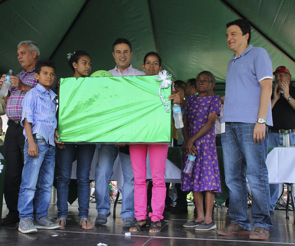 Inauguración del gas natural en Frontino
Inauguración del gas natural en Frontino
Fecha: Marzo 14 de 2014
Para descargar esta fotografía en alta resolución, haga clic sobre la imagen hasta que la misma se despliegue en la pantalla completa; luego dé clic derecho y elija la opción "guardar imagen como". 
En caso de publicación por cualquier medio, solicitamos acompañarla del crédito: "Foto EPM"
Palabras clave: Inauguración gas natural Frontino