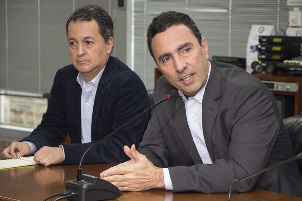 Rueda de Prensa sobre trabajos en la Central Guatapé  
Rueda de Prensa sobre trabajos en la Central Guatapé    
Fecha: Marzo 14 de 2016
Para descargar esta fotografía en alta resolución, haga clic sobre la imagen hasta que la misma se despliegue en la pantalla completa; luego dé clic derecho y elija la opción "guardar imagen como". 
En caso de publicación por cualquier medio, solicitamos acompañarla del crédito: "Foto EPM"
Palabras clave: Rueda Prensa trabajos Central Guatapé