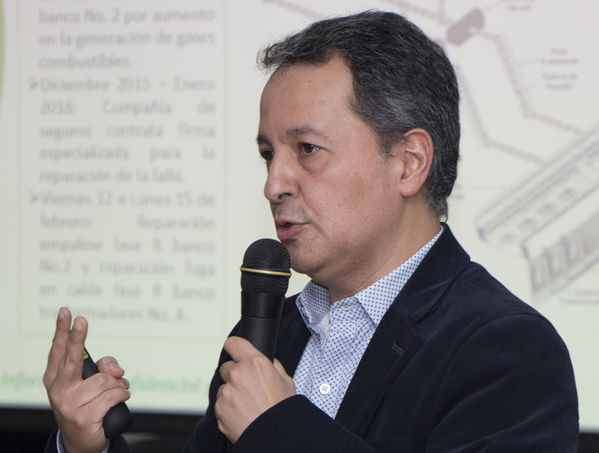 Rueda de Prensa sobre trabajos en la Central Guatapé  
Rueda de Prensa sobre trabajos en la Central Guatapé    
Fecha: Marzo 14 de 2016
Para descargar esta fotografía en alta resolución, haga clic sobre la imagen hasta que la misma se despliegue en la pantalla completa; luego dé clic derecho y elija la opción "guardar imagen como". 
En caso de publicación por cualquier medio, solicitamos acompañarla del crédito: "Foto EPM"
Palabras clave: Rueda Prensa trabajos Central Guatapé