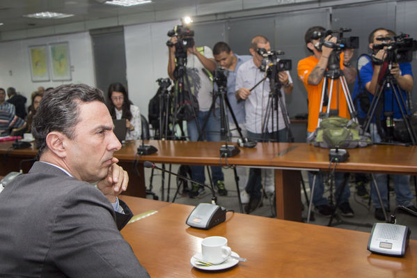 Rueda de Prensa sobre trabajos en la Central Guatapé  
Rueda de Prensa sobre trabajos en la Central Guatapé    
Fecha: Marzo 14 de 2016
Para descargar esta fotografía en alta resolución, haga clic sobre la imagen hasta que la misma se despliegue en la pantalla completa; luego dé clic derecho y elija la opción "guardar imagen como". 
En caso de publicación por cualquier medio, solicitamos acompañarla del crédito: "Foto EPM"
Palabras clave: Rueda Prensa trabajos Central Guatapé