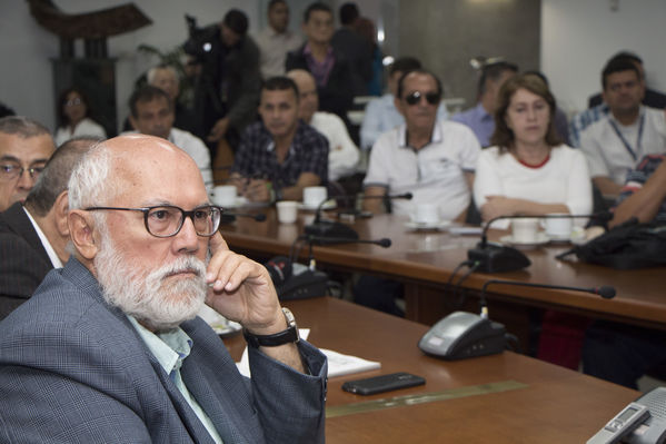 Rueda de Prensa sobre trabajos en la Central Guatapé  
Rueda de Prensa sobre trabajos en la Central Guatapé    
Fecha: Marzo 14 de 2016
Para descargar esta fotografía en alta resolución, haga clic sobre la imagen hasta que la misma se despliegue en la pantalla completa; luego dé clic derecho y elija la opción "guardar imagen como". 
En caso de publicación por cualquier medio, solicitamos acompañarla del crédito: "Foto EPM"
Palabras clave: Rueda Prensa trabajos Central Guatapé