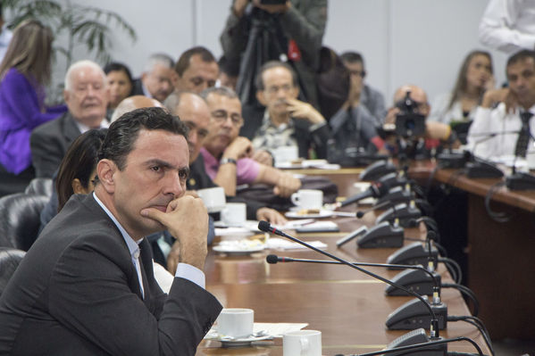 Rueda de Prensa sobre trabajos en la Central Guatapé  
Rueda de Prensa sobre trabajos en la Central Guatapé    
Fecha: Marzo 14 de 2016
Para descargar esta fotografía en alta resolución, haga clic sobre la imagen hasta que la misma se despliegue en la pantalla completa; luego dé clic derecho y elija la opción "guardar imagen como". 
En caso de publicación por cualquier medio, solicitamos acompañarla del crédito: "Foto EPM"
Palabras clave: Rueda Prensa trabajos Central Guatapé