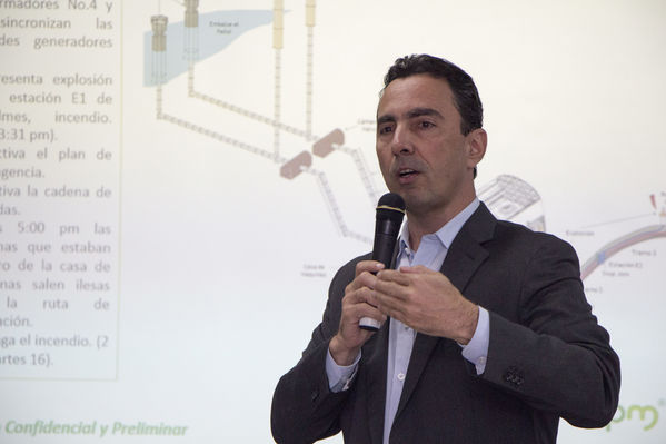 Rueda de Prensa sobre trabajos en la Central Guatapé  
Rueda de Prensa sobre trabajos en la Central Guatapé    
Fecha: Marzo 14 de 2016
Para descargar esta fotografía en alta resolución, haga clic sobre la imagen hasta que la misma se despliegue en la pantalla completa; luego dé clic derecho y elija la opción "guardar imagen como". 
En caso de publicación por cualquier medio, solicitamos acompañarla del crédito: "Foto EPM"
Palabras clave: Rueda Prensa trabajos Central Guatapé