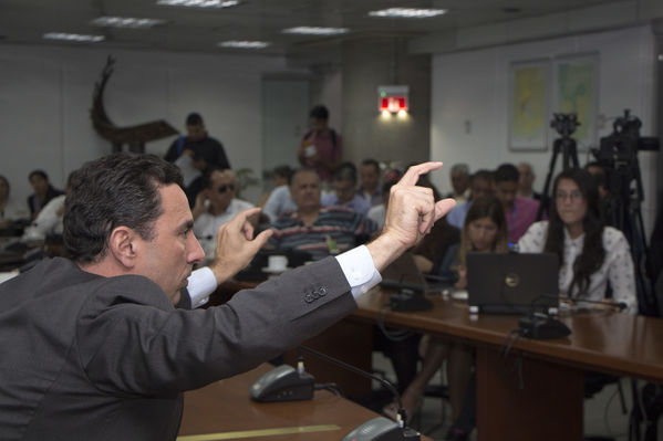 Rueda de Prensa sobre trabajos en la Central Guatapé  
Rueda de Prensa sobre trabajos en la Central Guatapé    
Fecha: Marzo 14 de 2016
Para descargar esta fotografía en alta resolución, haga clic sobre la imagen hasta que la misma se despliegue en la pantalla completa; luego dé clic derecho y elija la opción "guardar imagen como". 
En caso de publicación por cualquier medio, solicitamos acompañarla del crédito: "Foto EPM"
Palabras clave: Rueda Prensa trabajos Central Guatapé