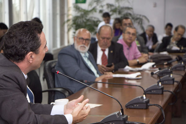 Rueda de Prensa sobre trabajos en la Central Guatapé  
Rueda de Prensa sobre trabajos en la Central Guatapé    
Fecha: Marzo 14 de 2016
Para descargar esta fotografía en alta resolución, haga clic sobre la imagen hasta que la misma se despliegue en la pantalla completa; luego dé clic derecho y elija la opción "guardar imagen como". 
En caso de publicación por cualquier medio, solicitamos acompañarla del crédito: "Foto EPM"
Palabras clave: Rueda Prensa trabajos Central Guatapé