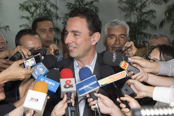 Rueda de Prensa sobre trabajos en la Central Guatapé  
Rueda de Prensa sobre trabajos en la Central Guatapé    
Fecha: Marzo 14 de 2016
Para descargar esta fotografía en alta resolución, haga clic sobre la imagen hasta que la misma se despliegue en la pantalla completa; luego dé clic derecho y elija la opción "guardar imagen como". 
En caso de publicación por cualquier medio, solicitamos acompañarla del crédito: "Foto EPM"

Palabras clave: Rueda Prensa trabajos Central Guatapé