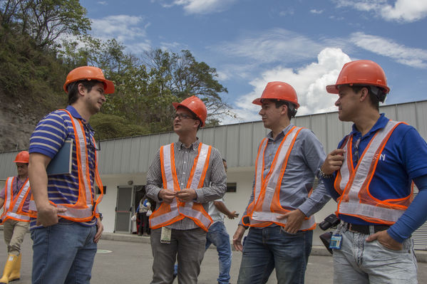 Visita Periodistas Proyecto Hidroituango
Visita de Periodistas al Proyecto de Hidroituango
Fecha: Marzo 14 de 2017
Para descargar esta fotografía en alta resolución, haga clic sobre la imagen hasta que la misma se despliegue en la pantalla completa; luego dé clic derecho y elija la opción "guardar imagen como". 
En caso de publicación por cualquier medio, solicitamos acompañarla del crédito: "Foto EPM"
Palabras clave: Visita Periodistas Proyecto Hidroituango