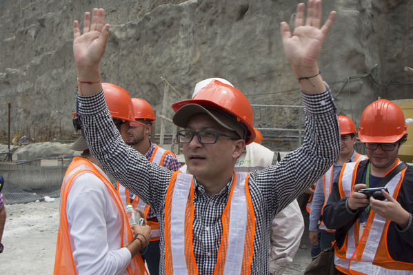 Visita Periodistas Proyecto Hidroituango
Visita de Periodistas al Proyecto de Hidroituango
Fecha: Marzo 14 de 2017
Para descargar esta fotografía en alta resolución, haga clic sobre la imagen hasta que la misma se despliegue en la pantalla completa; luego dé clic derecho y elija la opción "guardar imagen como". 
En caso de publicación por cualquier medio, solicitamos acompañarla del crédito: "Foto EPM"
Palabras clave: Visita Periodistas Proyecto Hidroituango