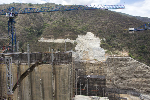Proyecto Hidroeléctrico Ituango Avance de Obras
Proyecto Hidroeléctrico Ituango Avance de Obras
Fecha: Marzo 14 de 2017
Para descargar esta fotografía en alta resolución, haga clic sobre la imagen hasta que la misma se despliegue en la pantalla completa; luego dé clic derecho y elija la opción "guardar imagen como". 
En caso de publicación por cualquier medio, solicitamos acompañarla del crédito: "Foto EPM"
Palabras clave: Proyecto Hidroeléctrico Ituango Avance Obras