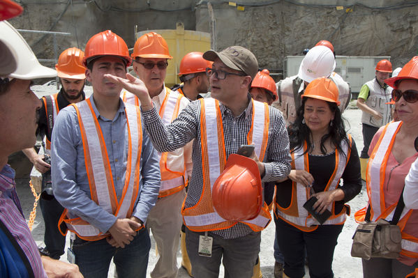 Visita Periodistas Proyecto Hidroituango
Visita de Periodistas al Proyecto de Hidroituango
Fecha: Marzo 14 de 2017
Para descargar esta fotografía en alta resolución, haga clic sobre la imagen hasta que la misma se despliegue en la pantalla completa; luego dé clic derecho y elija la opción "guardar imagen como". 
En caso de publicación por cualquier medio, solicitamos acompañarla del crédito: "Foto EPM"
Palabras clave: Visita Periodistas Proyecto Hidroituango