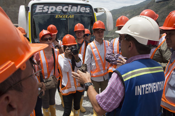 Visita Periodistas Proyecto Hidroituango
Visita de Periodistas al Proyecto de Hidroituango
Fecha: Marzo 14 de 2017
Para descargar esta fotografía en alta resolución, haga clic sobre la imagen hasta que la misma se despliegue en la pantalla completa; luego dé clic derecho y elija la opción "guardar imagen como". 
En caso de publicación por cualquier medio, solicitamos acompañarla del crédito: "Foto EPM"
Palabras clave: Visita Periodistas Proyecto Hidroituango