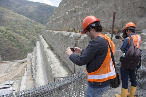Visita Periodistas Proyecto Hidroituango
Visita de Periodistas al Proyecto de Hidroituango
Fecha: Marzo 14 de 2017
Para descargar esta fotografía en alta resolución, haga clic sobre la imagen hasta que la misma se despliegue en la pantalla completa; luego dé clic derecho y elija la opción "guardar imagen como". 
En caso de publicación por cualquier medio, solicitamos acompañarla del crédito: "Foto EPM"
Palabras clave: Visita Periodistas Proyecto Hidroituango