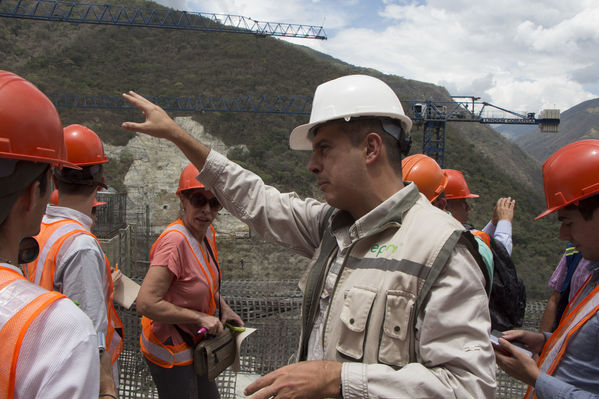 Visita Periodistas Proyecto Hidroituango
Visita de Periodistas al Proyecto de Hidroituango
Fecha: Marzo 14 de 2017
Para descargar esta fotografía en alta resolución, haga clic sobre la imagen hasta que la misma se despliegue en la pantalla completa; luego dé clic derecho y elija la opción "guardar imagen como". 
En caso de publicación por cualquier medio, solicitamos acompañarla del crédito: "Foto EPM"
Palabras clave: Visita Periodistas Proyecto Hidroituango