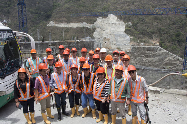 Visita Periodistas Proyecto Hidroituango
Visita de Periodistas al Proyecto de Hidroituango
Fecha: Marzo 14 de 2017
Para descargar esta fotografía en alta resolución, haga clic sobre la imagen hasta que la misma se despliegue en la pantalla completa; luego dé clic derecho y elija la opción "guardar imagen como". 
En caso de publicación por cualquier medio, solicitamos acompañarla del crédito: "Foto EPM"
Palabras clave: Visita Periodistas Proyecto Hidroituango