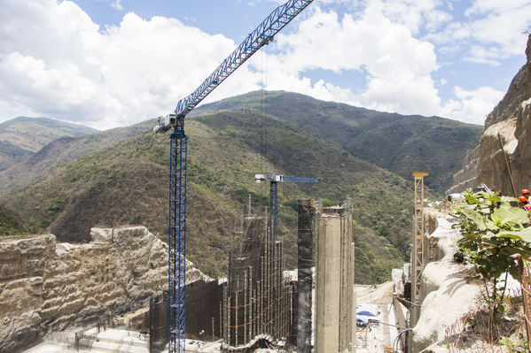 Proyecto Hidroeléctrico Ituango Avance de Obras
Proyecto Hidroeléctrico Ituango Avance de Obras
Fecha: Marzo 14 de 2017
Para descargar esta fotografía en alta resolución, haga clic sobre la imagen hasta que la misma se despliegue en la pantalla completa; luego dé clic derecho y elija la opción "guardar imagen como". 
En caso de publicación por cualquier medio, solicitamos acompañarla del crédito: "Foto EPM"
Palabras clave: Proyecto Hidroeléctrico Ituango Avance Obras