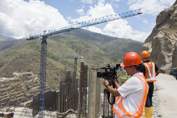 Visita Periodistas Proyecto Hidroituango
Visita de Periodistas al Proyecto de Hidroituango
Fecha: Marzo 14 de 2017
Para descargar esta fotografía en alta resolución, haga clic sobre la imagen hasta que la misma se despliegue en la pantalla completa; luego dé clic derecho y elija la opción "guardar imagen como". 
En caso de publicación por cualquier medio, solicitamos acompañarla del crédito: "Foto EPM"
Palabras clave: Visita Periodistas Proyecto Hidroituango