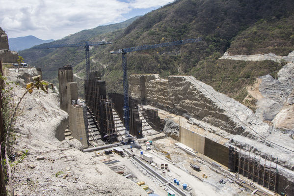 Proyecto Hidroeléctrico Ituango Avance de Obras
Proyecto Hidroeléctrico Ituango Avance de Obras
Fecha: Marzo 14 de 2017
Para descargar esta fotografía en alta resolución, haga clic sobre la imagen hasta que la misma se despliegue en la pantalla completa; luego dé clic derecho y elija la opción "guardar imagen como". 
En caso de publicación por cualquier medio, solicitamos acompañarla del crédito: "Foto EPM"
Palabras clave: Proyecto Hidroeléctrico Ituango Avance Obras