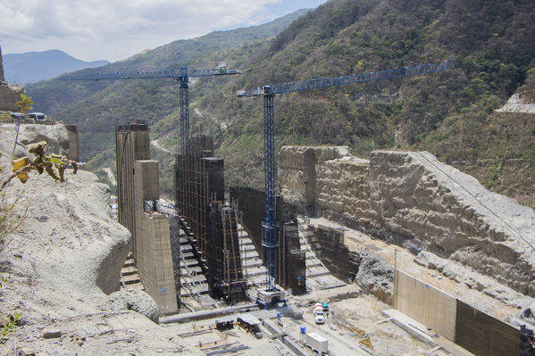 Proyecto Hidroeléctrico Ituango Avance de Obras
Proyecto Hidroeléctrico Ituango Avance de Obras
Fecha: Marzo 14 de 2017
Para descargar esta fotografía en alta resolución, haga clic sobre la imagen hasta que la misma se despliegue en la pantalla completa; luego dé clic derecho y elija la opción "guardar imagen como". 
En caso de publicación por cualquier medio, solicitamos acompañarla del crédito: "Foto EPM"
Palabras clave: Proyecto Hidroeléctrico Ituango Avance Obras