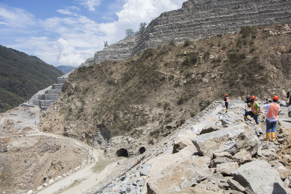 Visita Periodistas Proyecto Hidroituango
Visita de Periodistas al Proyecto de Hidroituango
Fecha: Marzo 14 de 2017
Para descargar esta fotografía en alta resolución, haga clic sobre la imagen hasta que la misma se despliegue en la pantalla completa; luego dé clic derecho y elija la opción "guardar imagen como". 
En caso de publicación por cualquier medio, solicitamos acompañarla del crédito: "Foto EPM"
Palabras clave: Visita Periodistas Proyecto Hidroituango