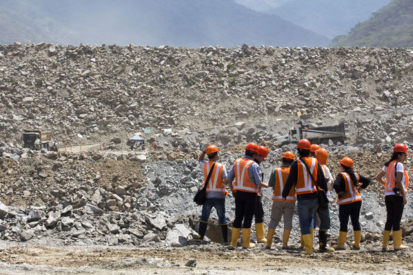 Visita Periodistas Proyecto Hidroituango
Visita de Periodistas al Proyecto de Hidroituango
Fecha: Marzo 14 de 2017
Para descargar esta fotografía en alta resolución, haga clic sobre la imagen hasta que la misma se despliegue en la pantalla completa; luego dé clic derecho y elija la opción "guardar imagen como". 
En caso de publicación por cualquier medio, solicitamos acompañarla del crédito: "Foto EPM"
Palabras clave: Visita Periodistas Proyecto Hidroituango