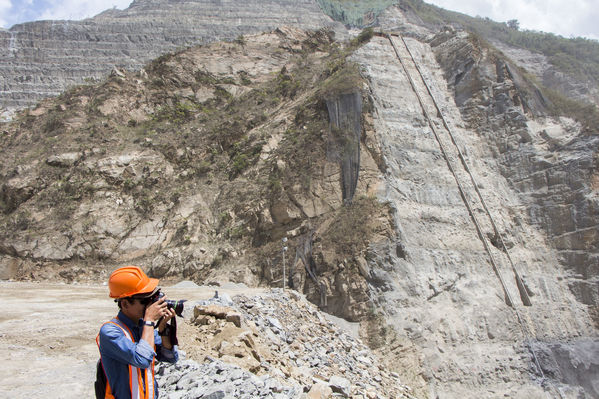 Visita Periodistas Proyecto Hidroituango
Visita de Periodistas al Proyecto de Hidroituango
Fecha: Marzo 14 de 2017
Para descargar esta fotografía en alta resolución, haga clic sobre la imagen hasta que la misma se despliegue en la pantalla completa; luego dé clic derecho y elija la opción "guardar imagen como". 
En caso de publicación por cualquier medio, solicitamos acompañarla del crédito: "Foto EPM"
Palabras clave: Visita Periodistas Proyecto Hidroituango