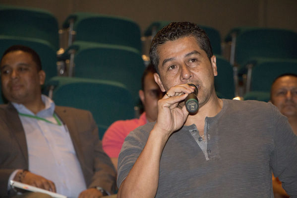 Reunión con alcaldes de Antioquia   
Reunión con alcaldes de Antioquia    
Fecha: Marzo 16 de 2016
Para descargar esta fotografía en alta resolución, haga clic sobre la imagen hasta que la misma se despliegue en la pantalla completa; luego dé clic derecho y elija la opción "guardar imagen como". 
En caso de publicación por cualquier medio, solicitamos acompañarla del crédito: "Foto EPM"

Palabras clave: Reunión alcaldes Antioquia Alcalde Campamento