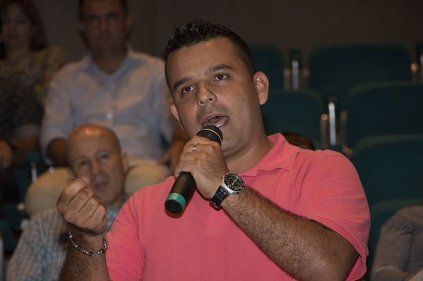 Reunión con alcaldes de Antioquia   
Reunión con alcaldes de Antioquia    
Fecha: Marzo 16 de 2016
Para descargar esta fotografía en alta resolución, haga clic sobre la imagen hasta que la misma se despliegue en la pantalla completa; luego dé clic derecho y elija la opción "guardar imagen como". 
En caso de publicación por cualquier medio, solicitamos acompañarla del crédito: "Foto EPM"

Palabras clave: Reunión alcaldes Antioquia Alcalde Toledo