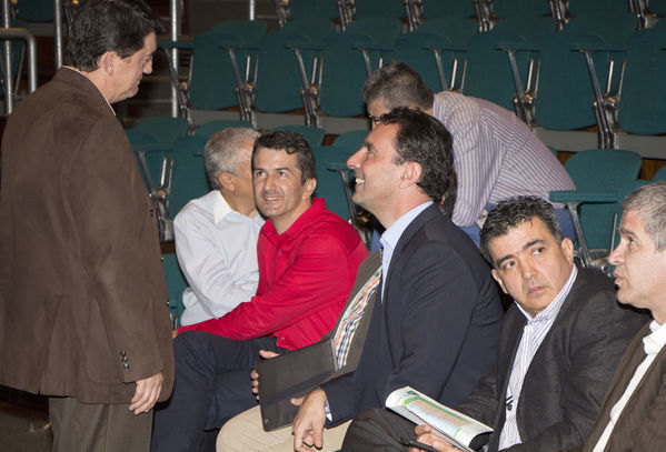 Reunión con alcaldes de Antioquia  
Reunión con alcaldes de Antioquia    
Fecha: Marzo 16 de 2016
Para descargar esta fotografía en alta resolución, haga clic sobre la imagen hasta que la misma se despliegue en la pantalla completa; luego dé clic derecho y elija la opción "guardar imagen como". 
En caso de publicación por cualquier medio, solicitamos acompañarla del crédito: "Foto EPM"
Palabras clave: Reunión alcaldes Antioquia
