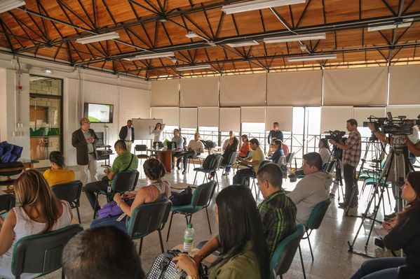 Día internacional del agua
Día internacional del agua
Fecha: Marzo 17 de 2015. Lugar: Medellín, Planta de potabilización Manantiales
Para descargar esta fotografía en alta resolución, haga clic sobre la imagen hasta que la misma se despliegue en la pantalla completa; luego dé clic derecho y elija la opción "guardar imagen como". 
En caso de publicación por cualquier medio, solicitamos acompañarla del crédito: "Foto EPM"

Palabras clave: Día internacional agua