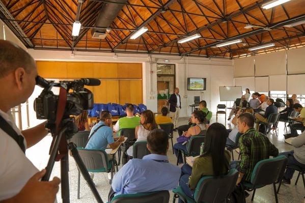 Día internacional del agua
Día internacional del agua
Fecha: Marzo 17 de 2015. Lugar: Medellín, Planta de potabilización Manantiales
Para descargar esta fotografía en alta resolución, haga clic sobre la imagen hasta que la misma se despliegue en la pantalla completa; luego dé clic derecho y elija la opción "guardar imagen como". 
En caso de publicación por cualquier medio, solicitamos acompañarla del crédito: "Foto EPM"

Palabras clave: Día internacional agua