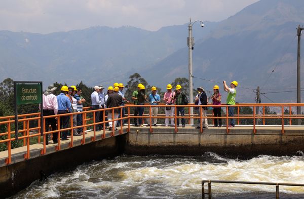 Día internacional del agua
Día internacional del agua
Fecha: Marzo 17 de 2015. Lugar: Medellín, Planta de potabilización Manantiales
Para descargar esta fotografía en alta resolución, haga clic sobre la imagen hasta que la misma se despliegue en la pantalla completa; luego dé clic derecho y elija la opción "guardar imagen como". 
En caso de publicación por cualquier medio, solicitamos acompañarla del crédito: "Foto EPM"

Palabras clave: Día internacional agua