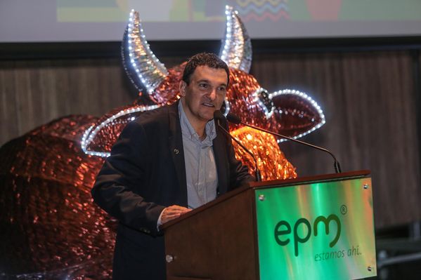 Lanzamiento concurso encendamos la alegría 2015
Lanzamiento concurso encendamos la alegría 2015
Fecha: Marzo 18 de 2015
Para descargar esta fotografía en alta resolución, haga clic sobre la imagen hasta que la misma se despliegue en la pantalla completa; luego dé clic derecho y elija la opción "guardar imagen como". 
En caso de publicación por cualquier medio, solicitamos acompañarla del crédito: "Foto EPM"

Palabras clave: Lanzamiento concurso encendamos alegría 2015