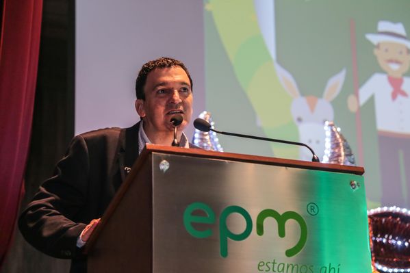 Lanzamiento concurso encendamos la alegría 2015
Lanzamiento concurso encendamos la alegría 2015
Fecha: Marzo 18 de 2015
Para descargar esta fotografía en alta resolución, haga clic sobre la imagen hasta que la misma se despliegue en la pantalla completa; luego dé clic derecho y elija la opción "guardar imagen como". 
En caso de publicación por cualquier medio, solicitamos acompañarla del crédito: "Foto EPM"

Palabras clave: Lanzamiento concurso encendamos alegría 2015