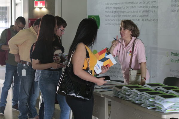 Foro de ACOFI
Foro de ACOFI
marzo 28 2019
Para descargar esta fotografía en alta resolución, haga clic sobre la imagen hasta que la misma se despliegue en la pantalla completa; luego dé clic derecho y elija la opción "guardar imagen como". 
En caso de publicación por cualquier medio, solicitamos acompañarla del crédito: "Foto EPM
Palabras clave: Foro de ACOFI