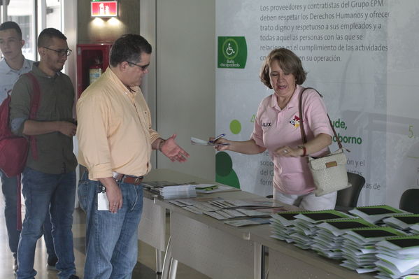 Foro de ACOFI
Foro de ACOFI
marzo 28 2019
Para descargar esta fotografía en alta resolución, haga clic sobre la imagen hasta que la misma se despliegue en la pantalla completa; luego dé clic derecho y elija la opción "guardar imagen como". 
En caso de publicación por cualquier medio, solicitamos acompañarla del crédito: "Foto EPM
Palabras clave: Foro de ACOFI