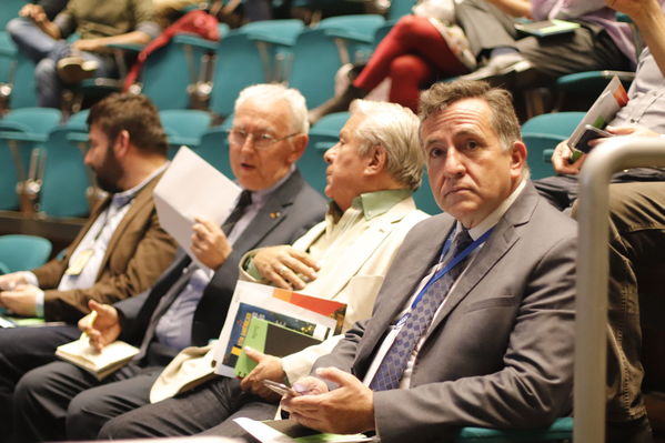 Foro de ACOFI
Foro de ACOFI
marzo 28 2019
Para descargar esta fotografía en alta resolución, haga clic sobre la imagen hasta que la misma se despliegue en la pantalla completa; luego dé clic derecho y elija la opción "guardar imagen como". 
En caso de publicación por cualquier medio, solicitamos acompañarla del crédito: "Foto EPM
Palabras clave: Foro de ACOFI