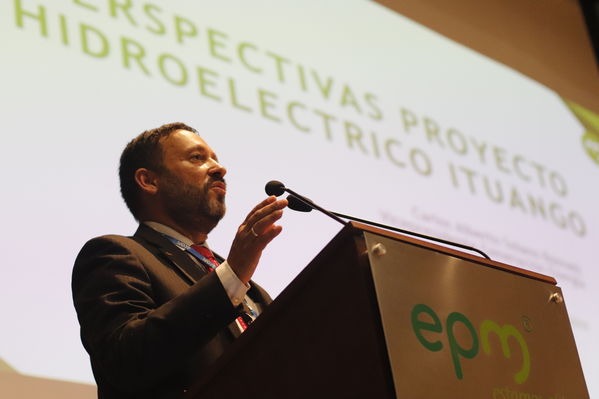 Foro de ACOFI
Foro de ACOFI
marzo 28 2019
Para descargar esta fotografía en alta resolución, haga clic sobre la imagen hasta que la misma se despliegue en la pantalla completa; luego dé clic derecho y elija la opción "guardar imagen como". 
En caso de publicación por cualquier medio, solicitamos acompañarla del crédito: "Foto EPM
Palabras clave: Foro de ACOFI