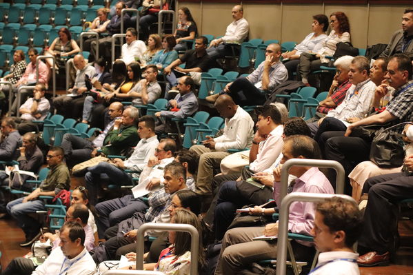 Foro de ACOFI
Foro de ACOFI
marzo 28 2019
Para descargar esta fotografía en alta resolución, haga clic sobre la imagen hasta que la misma se despliegue en la pantalla completa; luego dé clic derecho y elija la opción "guardar imagen como". 
En caso de publicación por cualquier medio, solicitamos acompañarla del crédito: "Foto EPM
Palabras clave: Foro de ACOFI