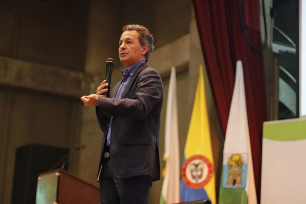 Foro de ACOFI
Foro de ACOFI
marzo 28 2019
Para descargar esta fotografía en alta resolución, haga clic sobre la imagen hasta que la misma se despliegue en la pantalla completa; luego dé clic derecho y elija la opción "guardar imagen como". 
En caso de publicación por cualquier medio, solicitamos acompañarla del crédito: "Foto EPM"
Palabras clave: Foro de ACOFI