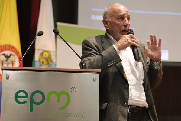 Foro de ACOFI
Foro de ACOFI
marzo 28 2019
Para descargar esta fotografía en alta resolución, haga clic sobre la imagen hasta que la misma se despliegue en la pantalla completa; luego dé clic derecho y elija la opción "guardar imagen como". 
En caso de publicación por cualquier medio, solicitamos acompañarla del crédito: "Foto EPM"
Palabras clave: Foro de ACOFI