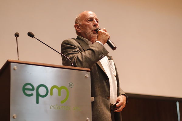 Foro de ACOFI
Foro de ACOFI
marzo 28 2019
Para descargar esta fotografía en alta resolución, haga clic sobre la imagen hasta que la misma se despliegue en la pantalla completa; luego dé clic derecho y elija la opción "guardar imagen como". 
En caso de publicación por cualquier medio, solicitamos acompañarla del crédito: "Foto EPM"
Palabras clave: Foro de ACOFI