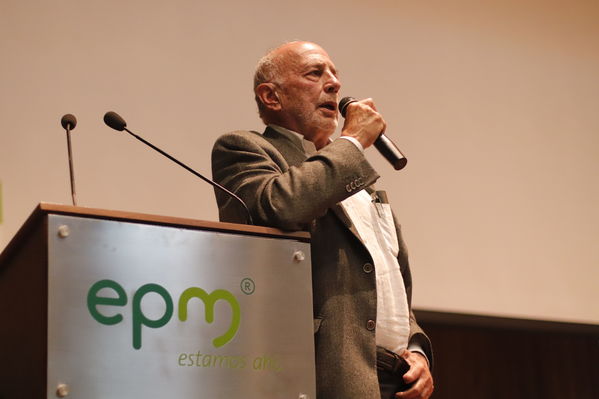Foro de ACOFI
Foro de ACOFI
marzo 28 2019
Para descargar esta fotografía en alta resolución, haga clic sobre la imagen hasta que la misma se despliegue en la pantalla completa; luego dé clic derecho y elija la opción "guardar imagen como". 
En caso de publicación por cualquier medio, solicitamos acompañarla del crédito: "Foto EPM"
Palabras clave: Foro de ACOFI