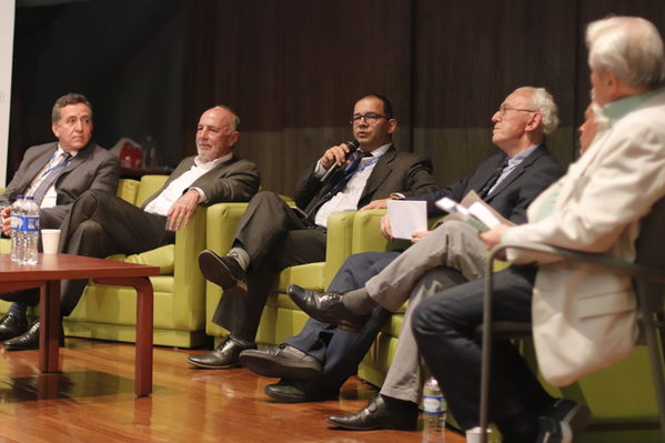Foro de ACOFI
Foro de ACOFI
marzo 28 2019
Para descargar esta fotografía en alta resolución, haga clic sobre la imagen hasta que la misma se despliegue en la pantalla completa; luego dé clic derecho y elija la opción "guardar imagen como". 
En caso de publicación por cualquier medio, solicitamos acompañarla del crédito: "Foto EPM"
Palabras clave: Foro de ACOFI