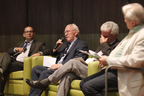 Foro de ACOFI
Foro de ACOFI
marzo 28 2019
Para descargar esta fotografía en alta resolución, haga clic sobre la imagen hasta que la misma se despliegue en la pantalla completa; luego dé clic derecho y elija la opción "guardar imagen como". 
En caso de publicación por cualquier medio, solicitamos acompañarla del crédito: "Foto EPM"
Palabras clave: Foro de ACOFI