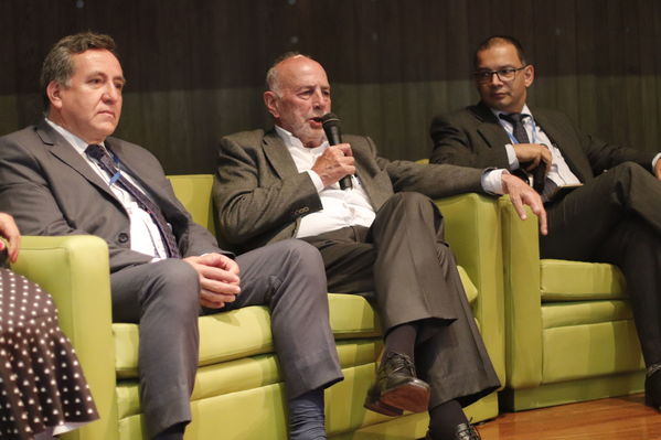 Foro de ACOFI
Foro de ACOFI
marzo 28 2019
Para descargar esta fotografía en alta resolución, haga clic sobre la imagen hasta que la misma se despliegue en la pantalla completa; luego dé clic derecho y elija la opción "guardar imagen como". 
En caso de publicación por cualquier medio, solicitamos acompañarla del crédito: "Foto EPM"
Palabras clave: Foro de ACOFI