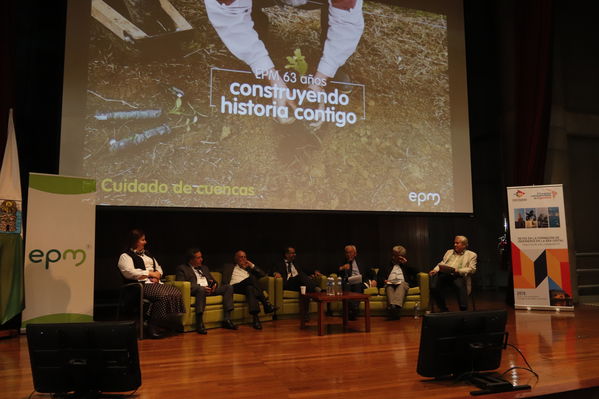 Foro de ACOFI
Foro de ACOFI
marzo 28 2019
Para descargar esta fotografía en alta resolución, haga clic sobre la imagen hasta que la misma se despliegue en la pantalla completa; luego dé clic derecho y elija la opción "guardar imagen como". 
En caso de publicación por cualquier medio, solicitamos acompañarla del crédito: "Foto EPM"
Palabras clave: Foro de ACOFI