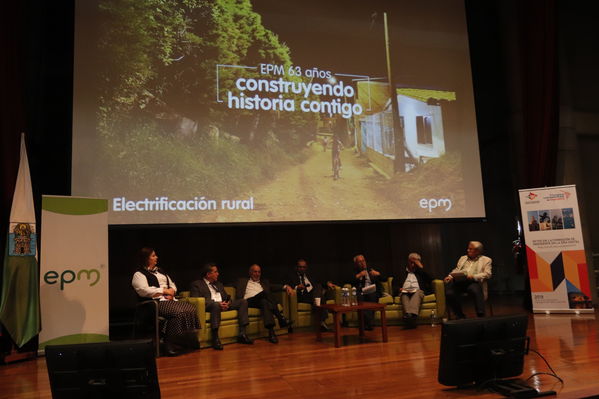 Foro de ACOFI
Foro de ACOFI
marzo 28 2019
Para descargar esta fotografía en alta resolución, haga clic sobre la imagen hasta que la misma se despliegue en la pantalla completa; luego dé clic derecho y elija la opción "guardar imagen como". 
En caso de publicación por cualquier medio, solicitamos acompañarla del crédito: "Foto EPM"
Palabras clave: Foro de ACOFI