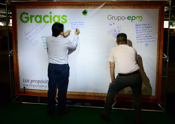 Evento de logros 2014
Evento de logros 2014
Fecha: Marzo 5 de 2015
Para descargar esta fotografía en alta resolución, haga clic sobre la imagen hasta que la misma se despliegue en la pantalla completa; luego dé clic derecho y elija la opción "guardar imagen como". 
En caso de publicación por cualquier medio, solicitamos acompañarla del crédito: "Foto EPM"
Palabras clave: Evento logros 2014